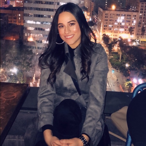 Meet your Posher, Miriam - Picture 1 of 1